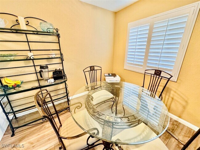 Foto del edificio - 4631 Bayshore Dr