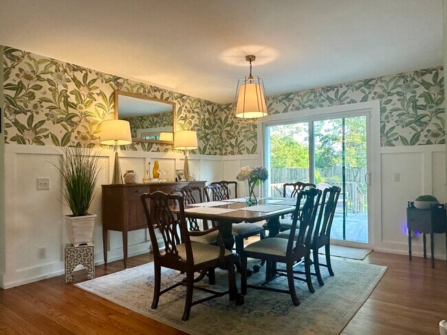 Dining - 1767 Gilbert St