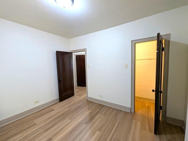 Building Photo - 1 bedroom in CHICAGO IL 60618