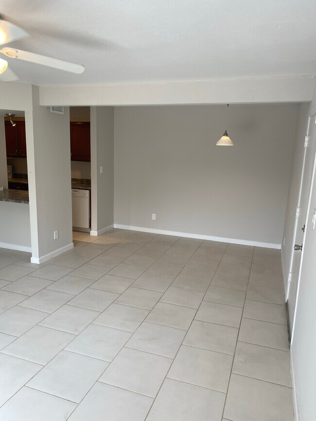 Building Photo - 1130 E Butler Dr