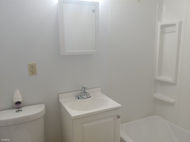 Building Photo - 1 br, 1 bath  - 2501 S 44th St Apt 1
