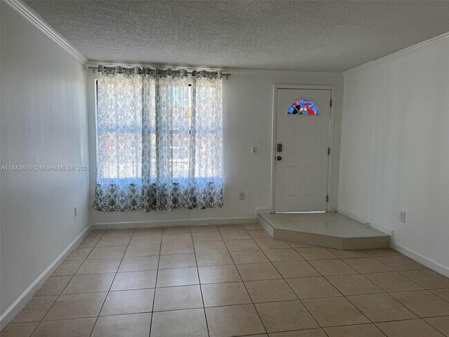 Foto del edificio - 2091 W 54th Terrace