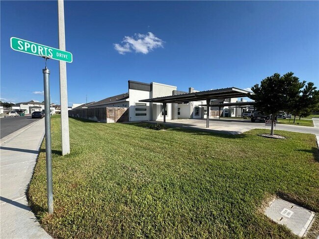 Foto del edificio - 22 S Sports Dr