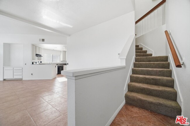 Building Photo - 77 Willowcrest Ln