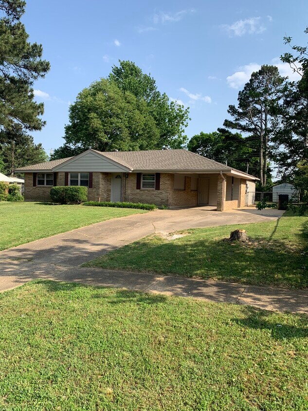 Primary Photo - 727 Crest Dr