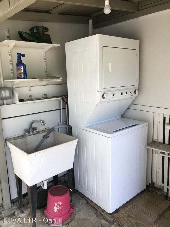 Foto del edificio - 3 br, 1 bath House - 1634B Leilehua Lane