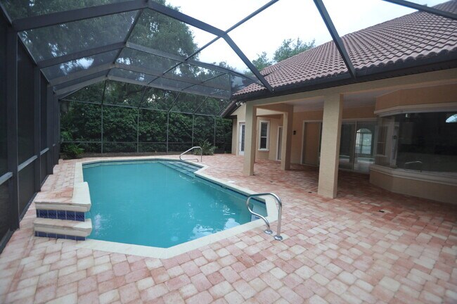 Building Photo - 12 Clementina Ct
