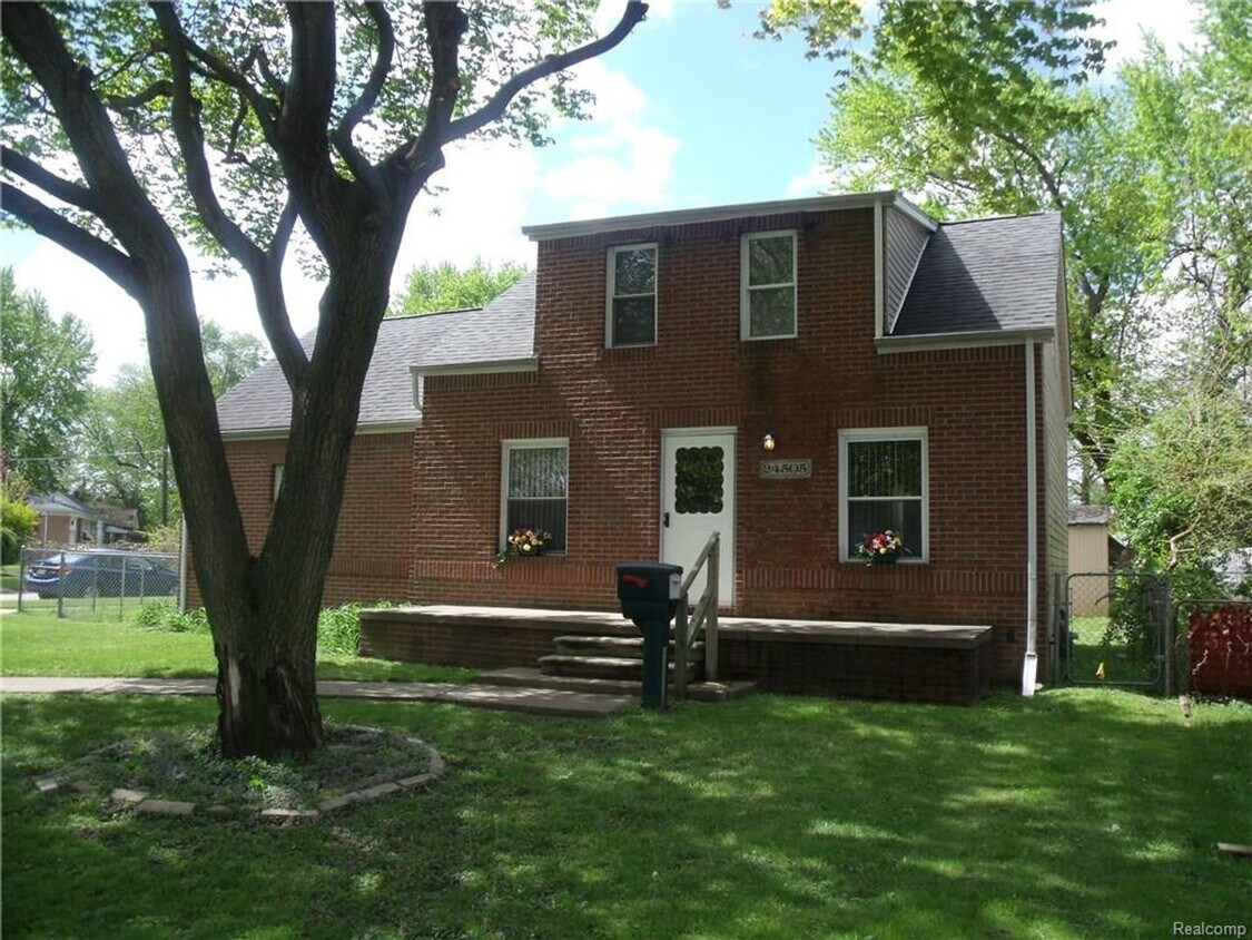 Primary Photo - UPDATED AND SPACIOUS BUNGALOW ON CORNER LO...