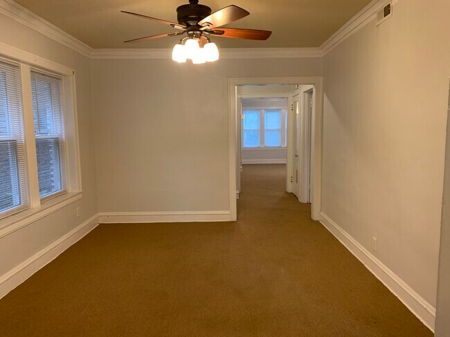 Foto del edificio - 6327 N Oakley Ave