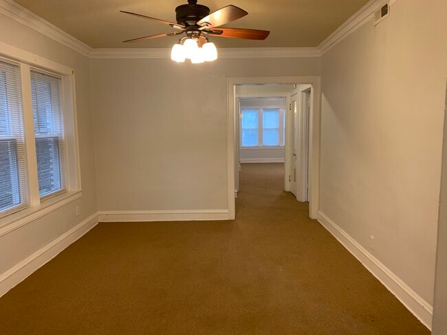 Building Photo - 6327 N Oakley Ave