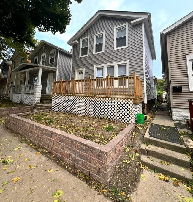 Building Photo - 653 W Bruce St