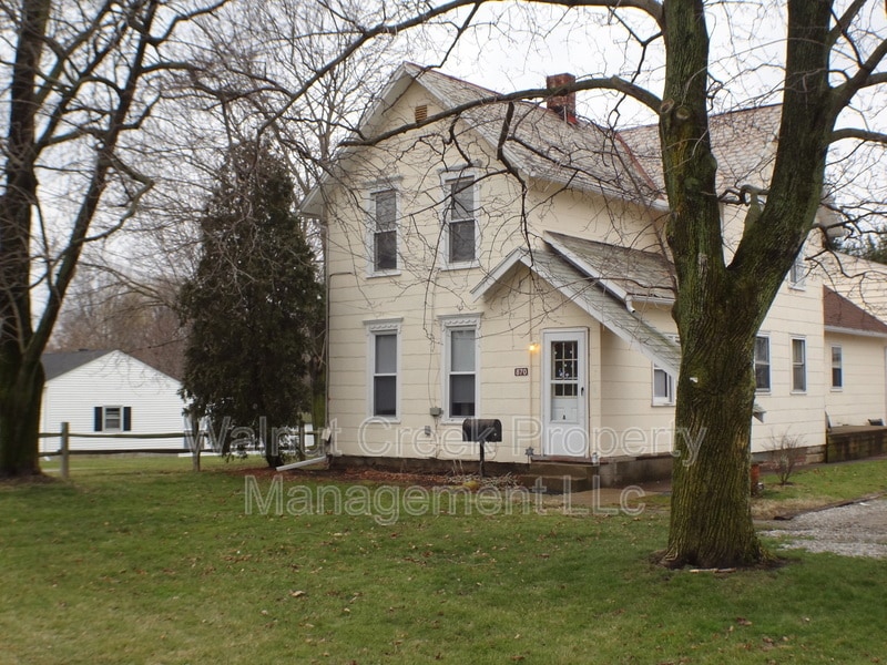 Primary Photo - 870 S Main St