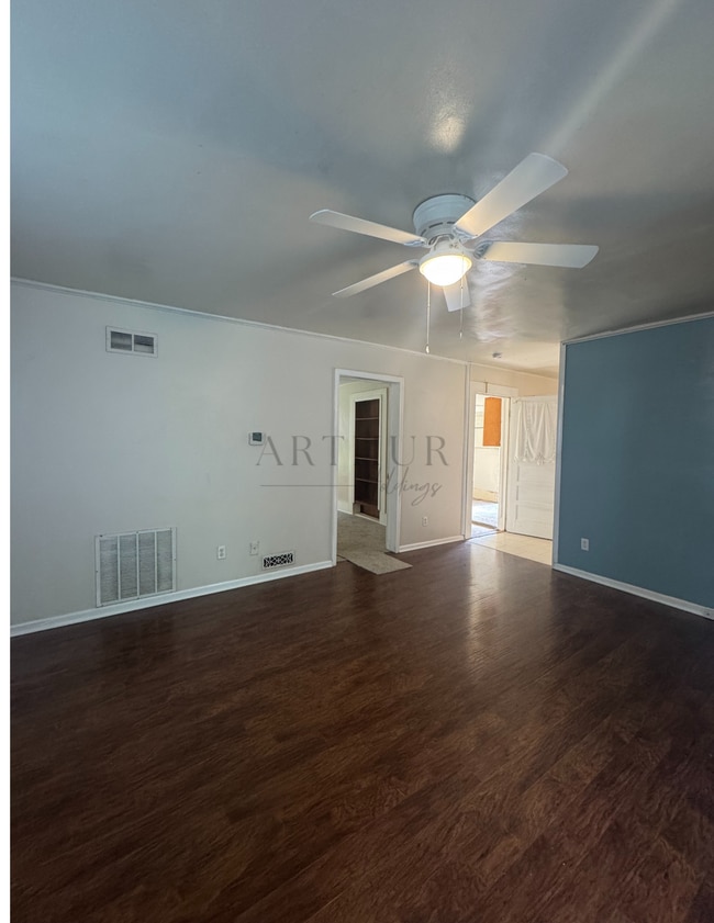 Building Photo - 815 N Ridge Ave