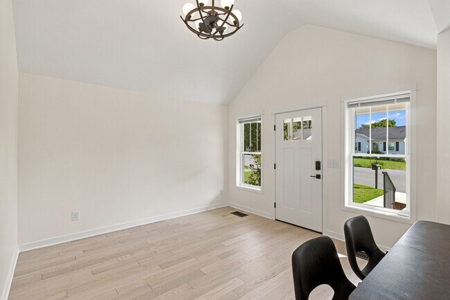 Building Photo - 413 4th Ave ADU
