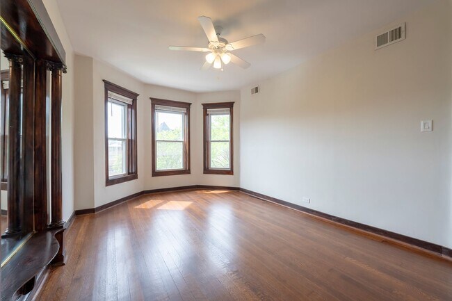 Building Photo - Spacious, Renovated 3 Bedroom 1 Bathroom