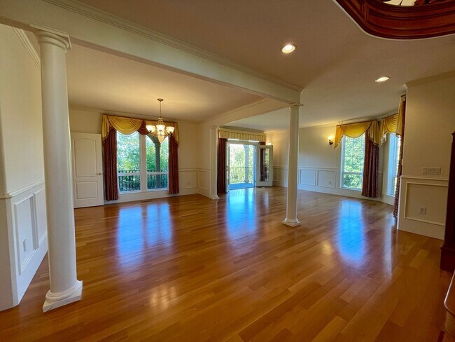 Foto del edificio - NW 4 Bed 3.5 Bath + Den - Bonny Slope - Pr...