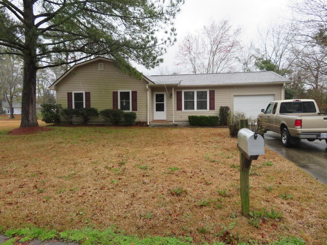 993 Stillwood Cir, Jacksonville, NC 28540 House Rental in