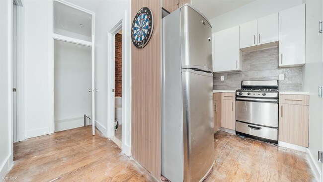 Foto del edificio - 112 Manhattan Ave