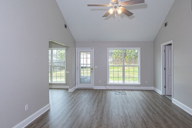 Building Photo - East Columbus