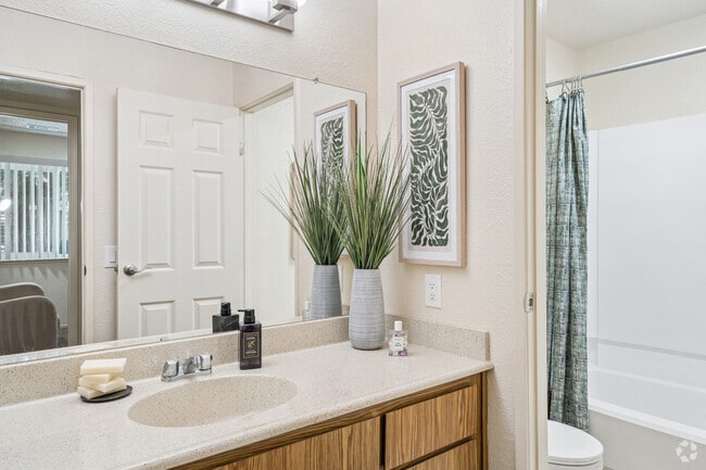 The Cedar-Second Bathroom - Westdale Commons Apartments