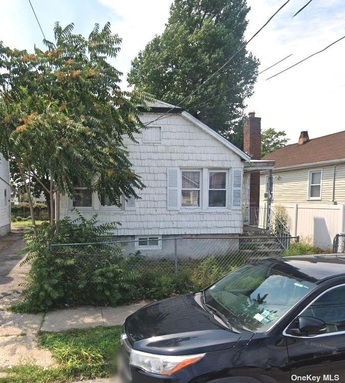 Primary Photo - 68 Oakley Ave