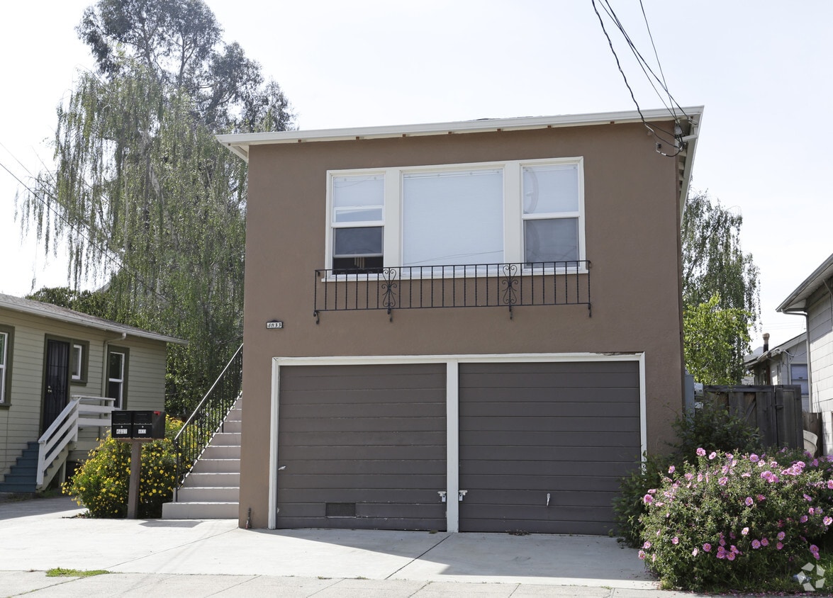 Building Photo - 4833 Shafter Ave