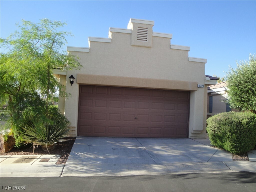 Foto principal - 10428 Madagascar Palm St