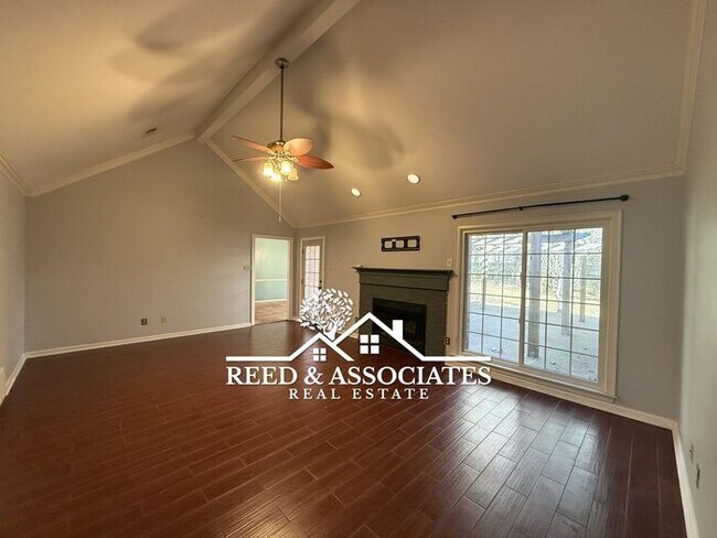 Foto del edificio - Spacious: 4 Bedroom in Cordova!