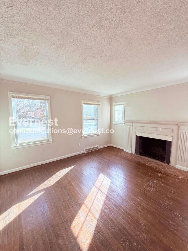 Foto del edificio - 5747 Lakepointe St