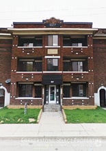 Building Photo - 827 Main St E