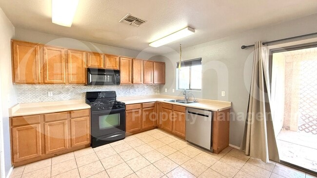 Building Photo - 1678 E Silktassel Trail