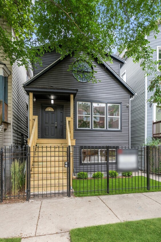 Primary Photo - 1731 N Fairfield Ave