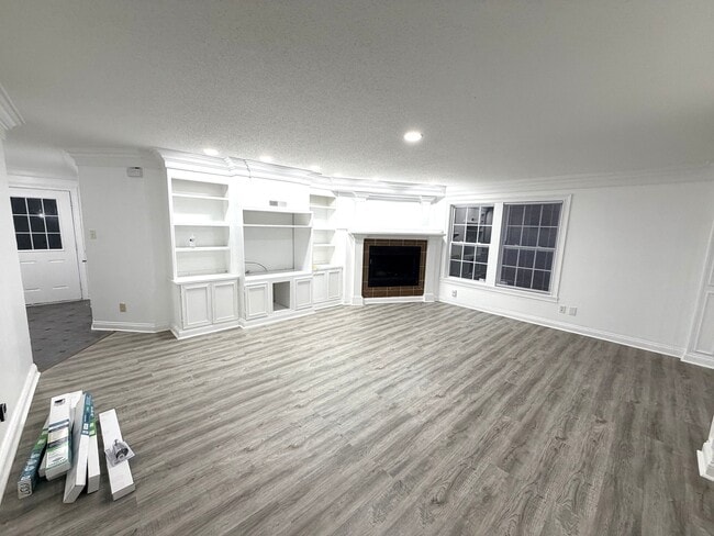 Building Photo - 10882 Emery Dr