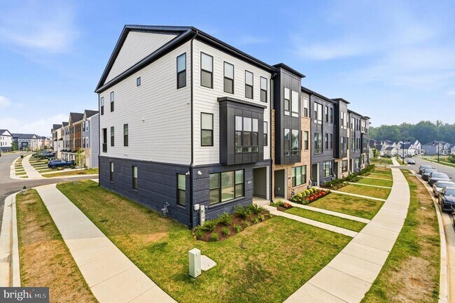 Building Photo - 16007 Hyde Pk Pl