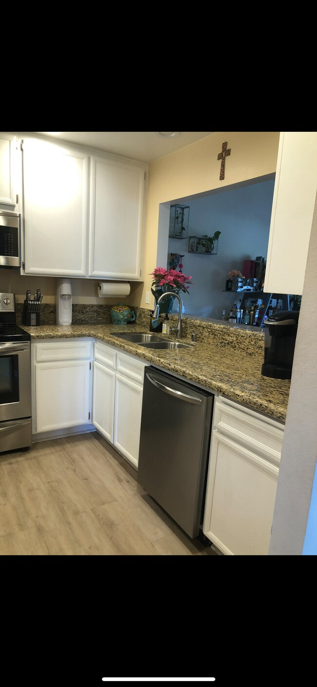 Building Photo - 944 Lupine Hills Dr