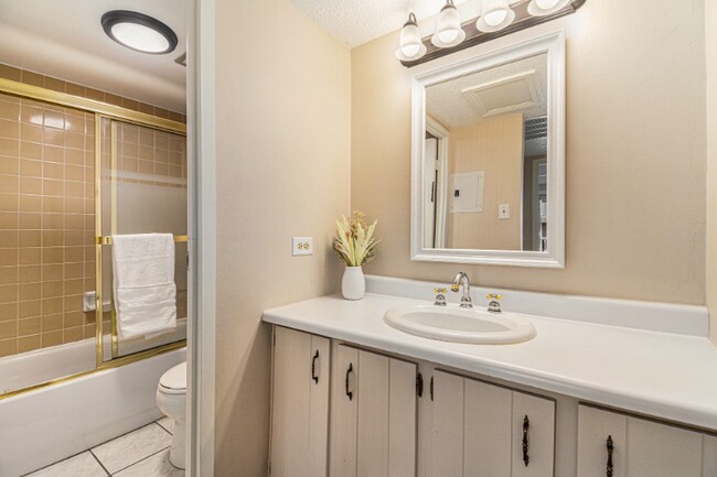 Foto del edificio - 8060 E Girard Ave