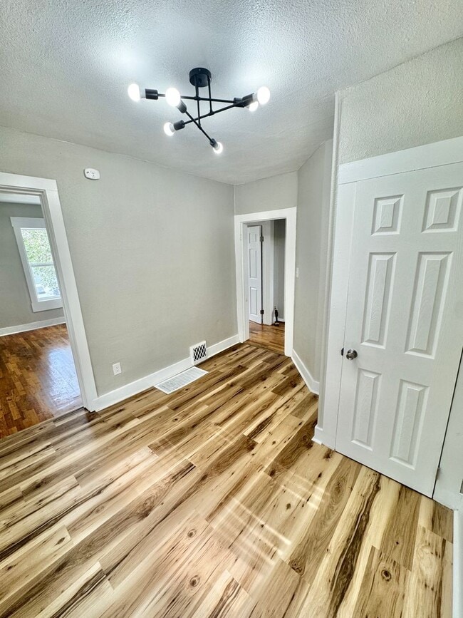 Foto del edificio - 322 E St Vrain St