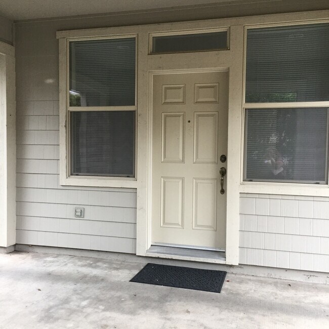 Building Photo - Great location- Granny unit available now