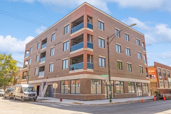 Foto del edificio - 3729 W Belmont Ave