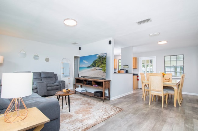 Foto del edificio - 2233 La Valle Dr