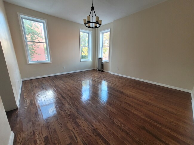 Building Photo - 361 Halsey St