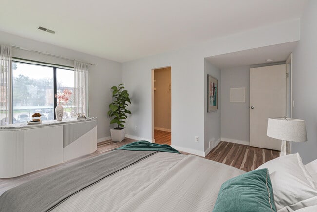 Foto del edificio - 1265 S Maple Rd
