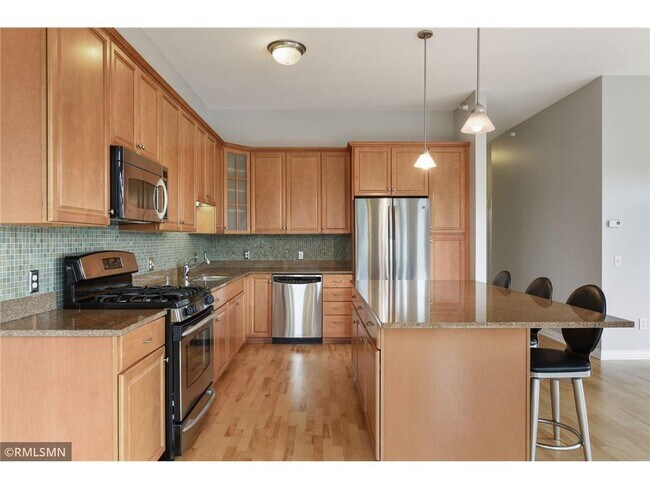 Building Photo - 301 Clifton Ave