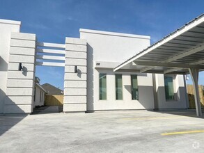 Building Photo - 1304 Alta Vis Dr