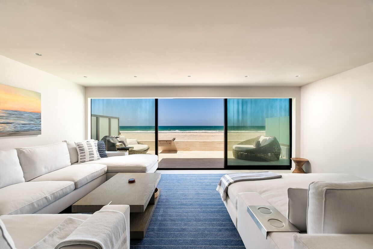 Building Photo - 2606 Ocean Front