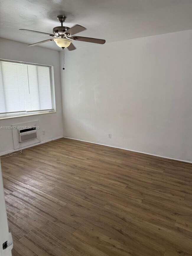 Foto del edificio - 325 NE 2nd St