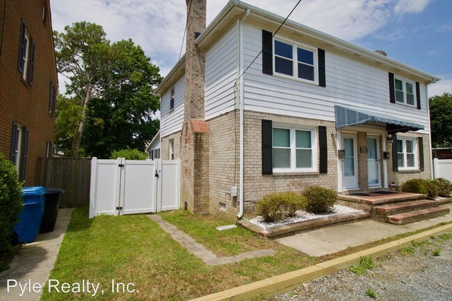 Building Photo - 2 br, 1.5 bath House - 5620 Holly Road # A