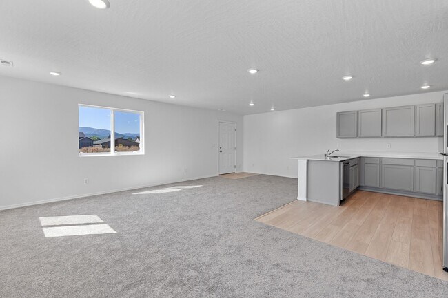 Foto del edificio - Lease special, save $900.00 if you sign an...