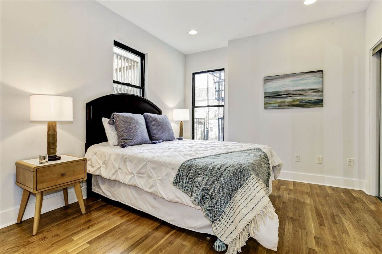 Foto principal - 340 Pavonia Ave