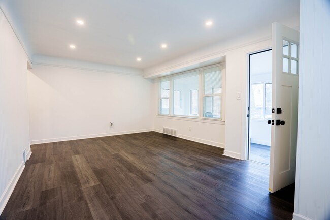 Foto del edificio - 361 Adams Ct